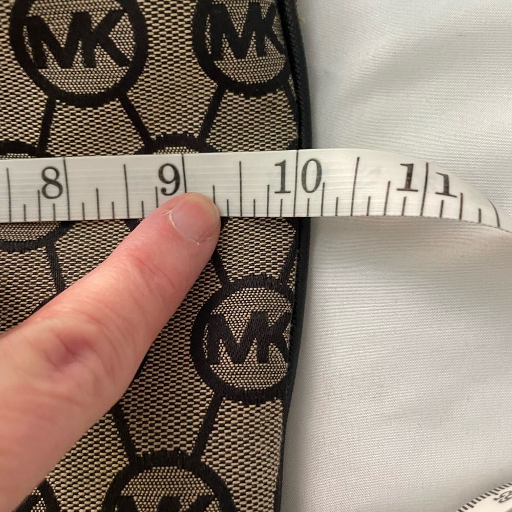 MICHAEL KORS Purse. - Picture 5 of 6
